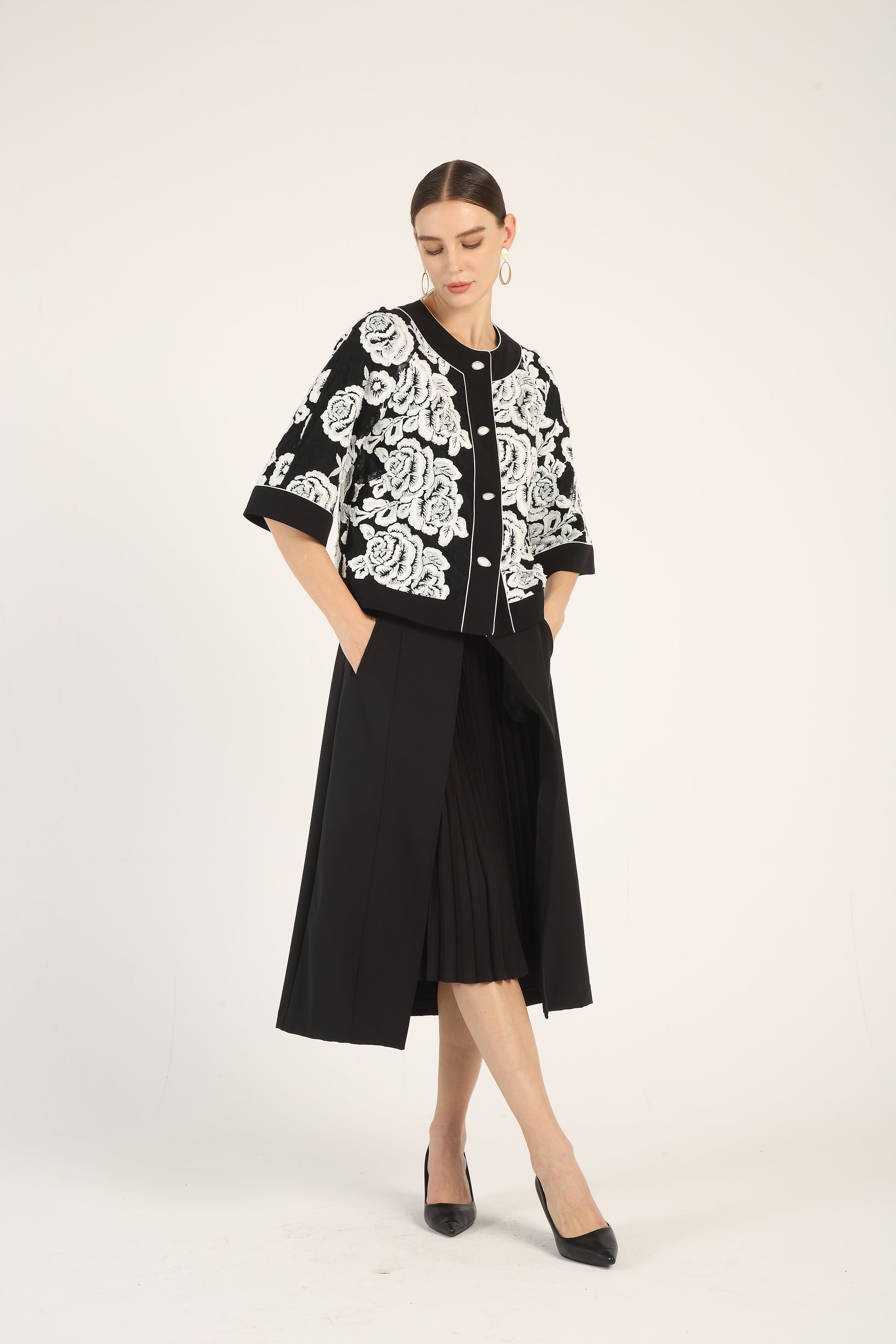 BNI-Y-2453 BLACK&WHITE FLORAL TOP