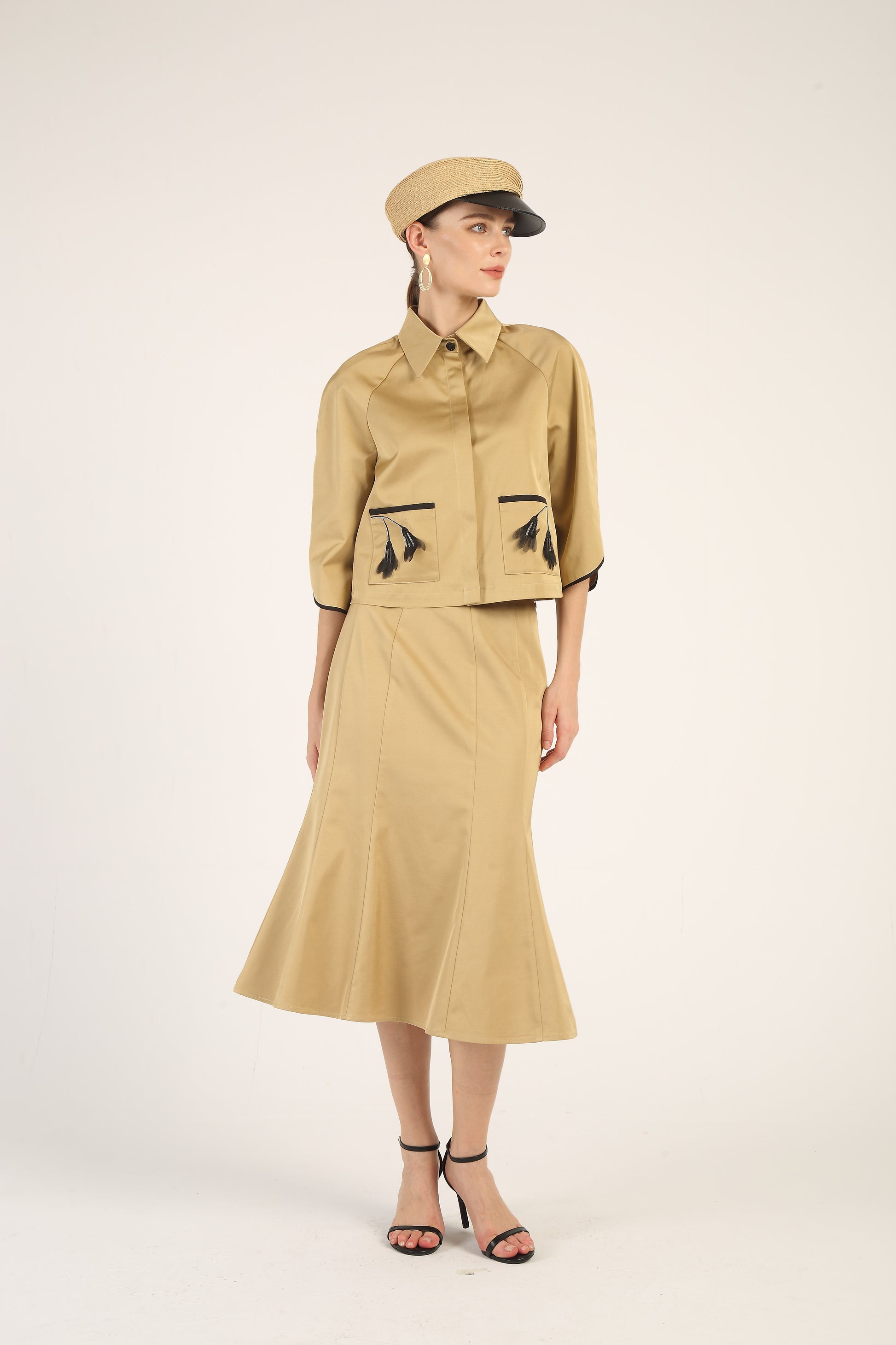 BNI-Y-2463 BLACK&WHITE TASSLE TOP