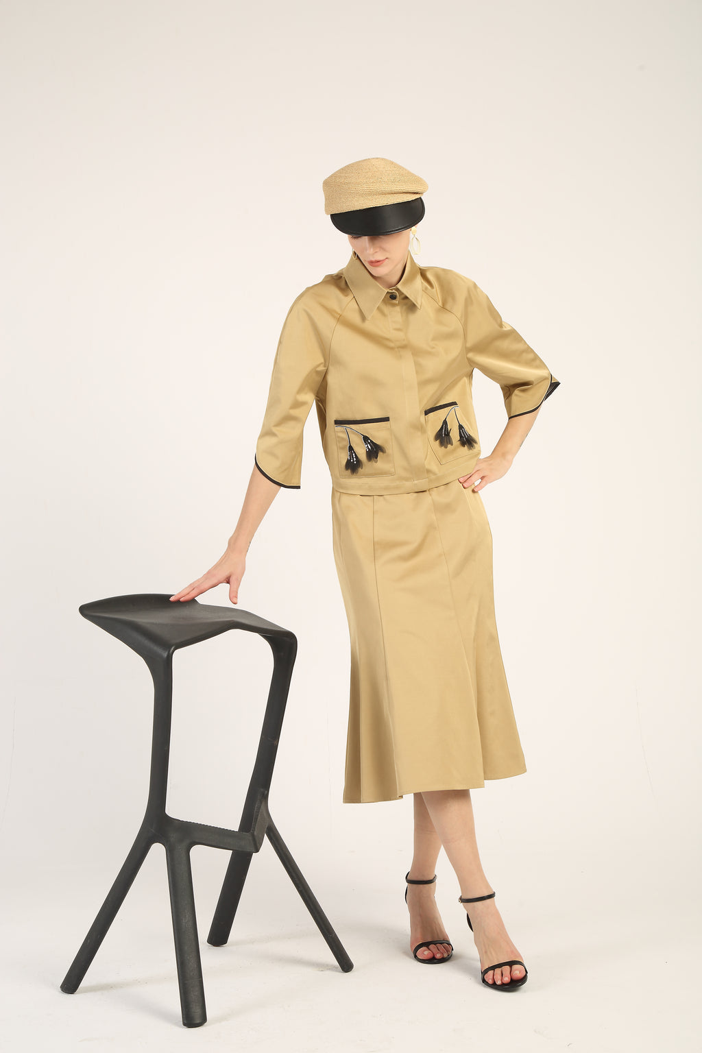 BNI-Y-2463 BLACK&WHITE TASSLE TOP