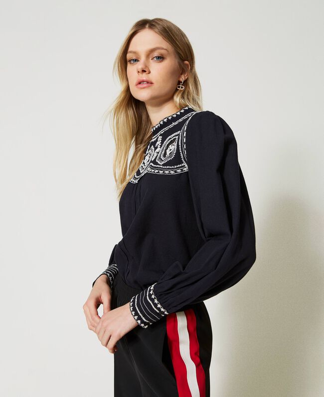 TWS-231TP2492 BLACK&WHITE BLOUSE