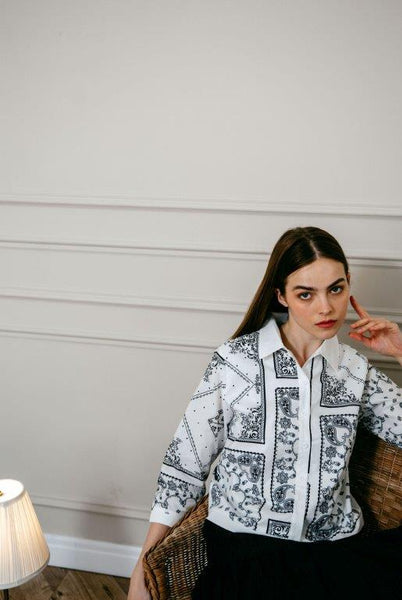 NOI-NR-0138 WHITE&NAVY PRINT BLOUSE