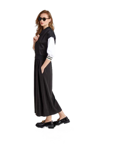 NOI-7298-A BLACK SLEEVELESS BOMBER